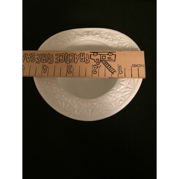 Vintage Fenton Daisy & Button #1992 White Milk Glass Top Hat Vase Planter - Picture 6 of 7